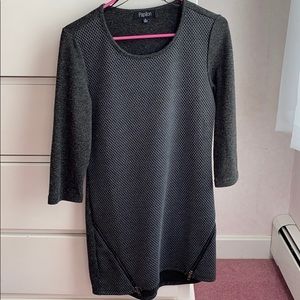 Quarter sleeve gray sweater dress with zippers